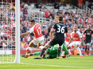 L’Arsenal annienta il Manchester United (3-0), super Sanchez