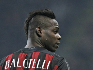 Mario Balotelli coinvolto in una maxirissa fuori da un locale del Garda