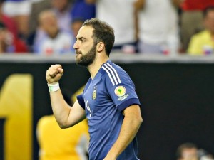 Gonzalo Higuain con la maglia dell'Argentina