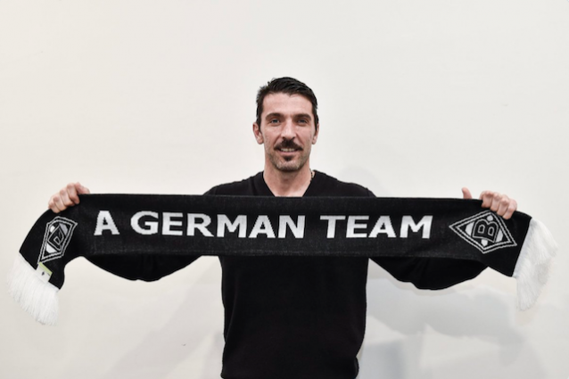 Buffon tifoso del Borussia Mönchengladbach, ecco la foto con la sciarpa