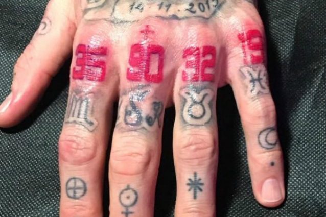Il tatuaggio misterioso di Sergio Ramos: 35, 90+, 32, 19 sulle dita