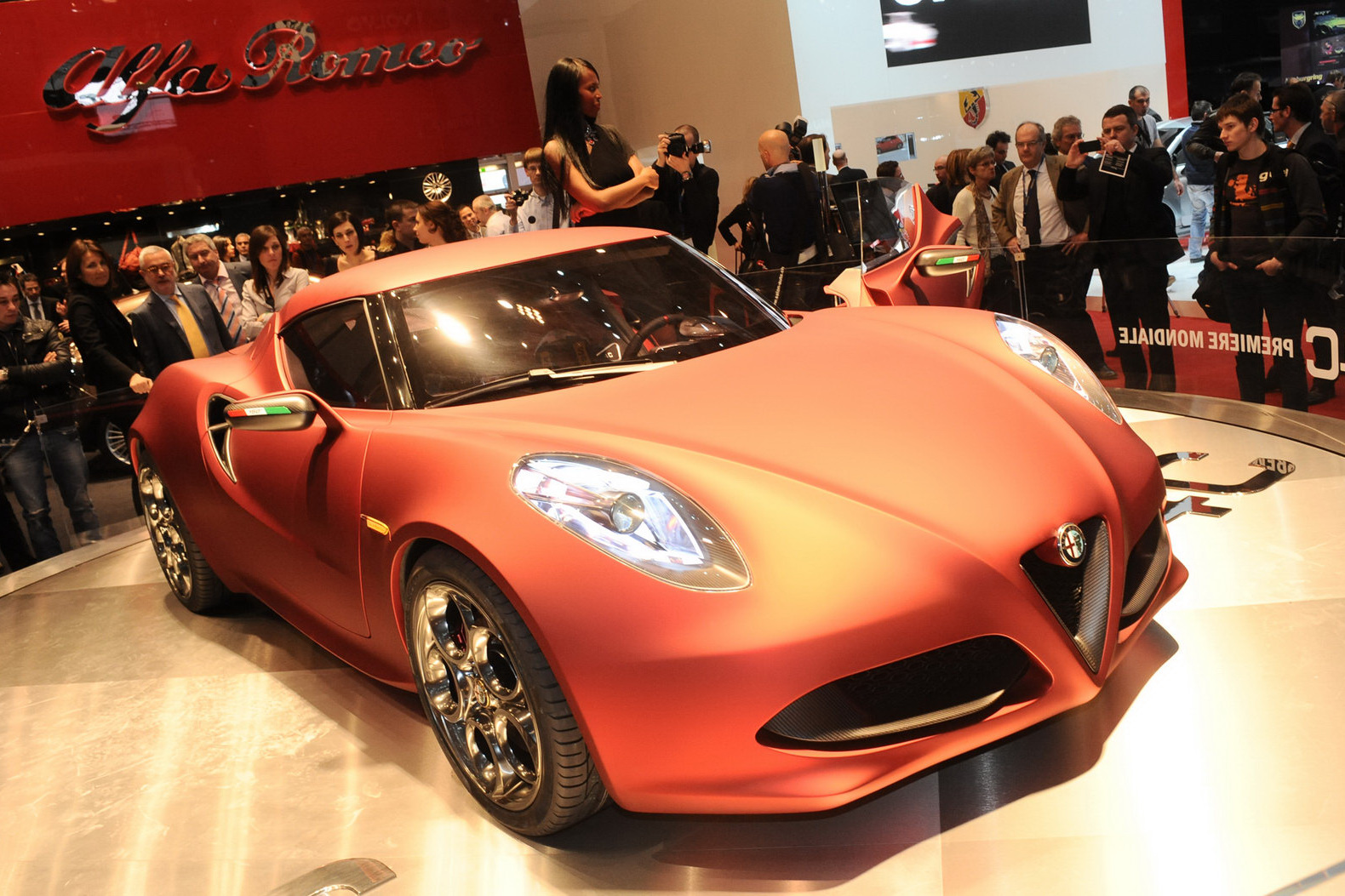 Alfa Romeo 4c Amp Maserati Mc A Confronto