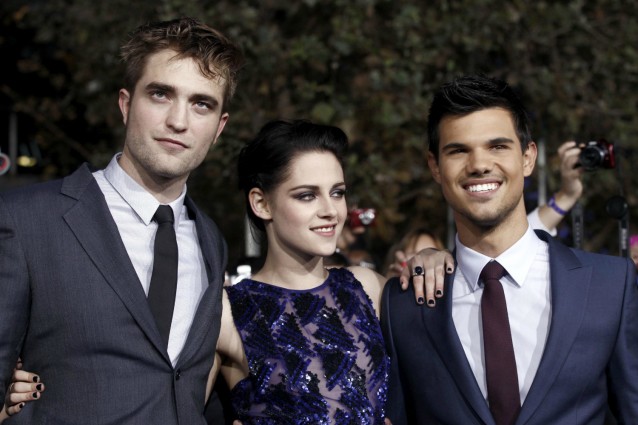 L'attesa è quasi finita, nella prima parte del finale della saga dei vampiri più famosi di Hollywood il matrimonio tra Edward e Bella con un anello e un vestito da sogno e una gravidanza molto pericolosa.