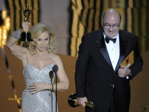 Tra francesi e hollywoodiani purosangue, ci sono anche due "mangiaspaghetti" al cui cospetto il mondo del cinema si inchina: Dante Ferretti e Francesca Lo Schiavo premiati per la direzione artistica per il magico Hugo Cabret di Martin Scorsese.
