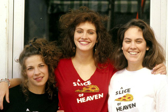 Il cast di Mystic Pizza insieme dopo 25 anni. "Julia Roberts era una bomba"