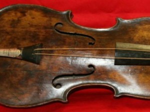 Violino affondato col Titanic venduto all'asta per 1mln di euro