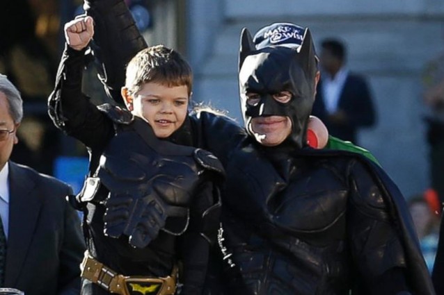 Bimbo malato di leucemia diventa Batkid e salva San Francisco (VIDEO/FOTO)