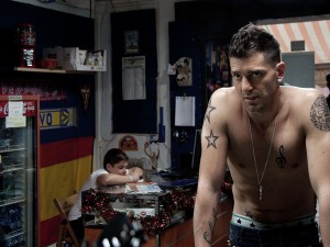 Neomelodici e camorra nel divertente "Song' e Napule" dei Manetti Bros (RECENSIONE)
