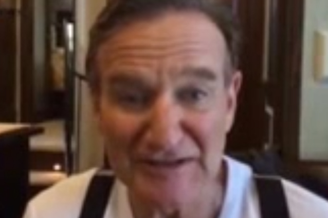 Robin Williams prima di togliersi la vita aveva inviato un video di speranza ad una sua fan malata terminale: ""Viviamo e godiamoci la vita giorno dopo giorno, restiamo concentrati su questo anche se so che è difficile".