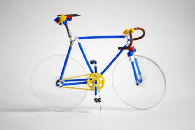 La bici da corsa fatta di lego