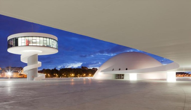 Centro Niemeyer di Avilés, Asturie, Spagna. Fotografia: Alamy