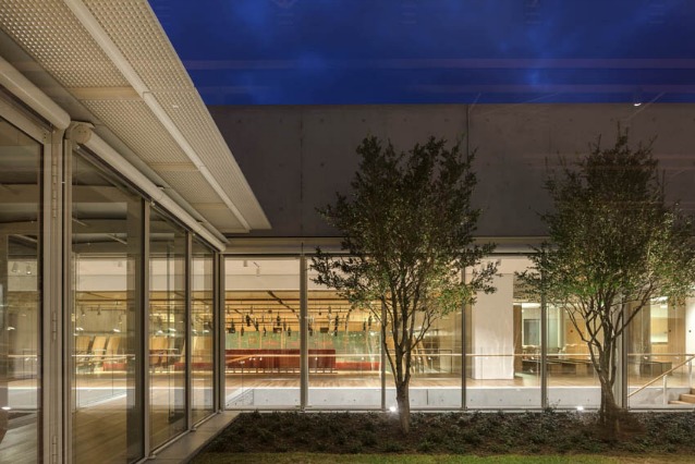 Night exterior view–Ph. Nic Lehoux