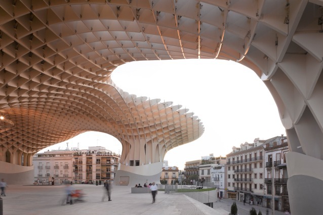 Metropol Parasol: Mayer firma a Siviglia l'edificio in legno più grande del mondo