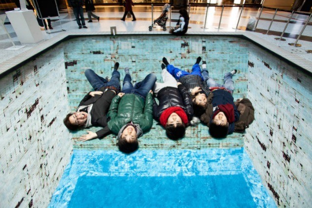 POOL, loss of colour: la piscina di Jeroen Bisscheroux in cui è impossibile nuotare
