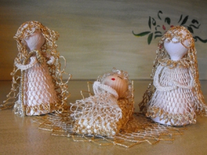 presepe all'uncinetto dorato