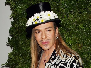 John Galliano sale in cattedra a New York
