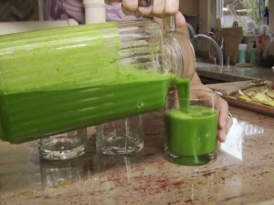 L'ultima mania per dimagrire? La dieta liquida a base di centrifugati (VIDEO)