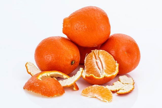 Detergere il viso e pulire i fornelli in modo naturale: ecco perché non buttare le bucce degli agrumi