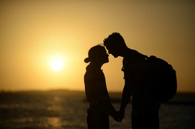 Si finge sorda per tenersi il fidanzato: ecco la storia di una follia d'amore