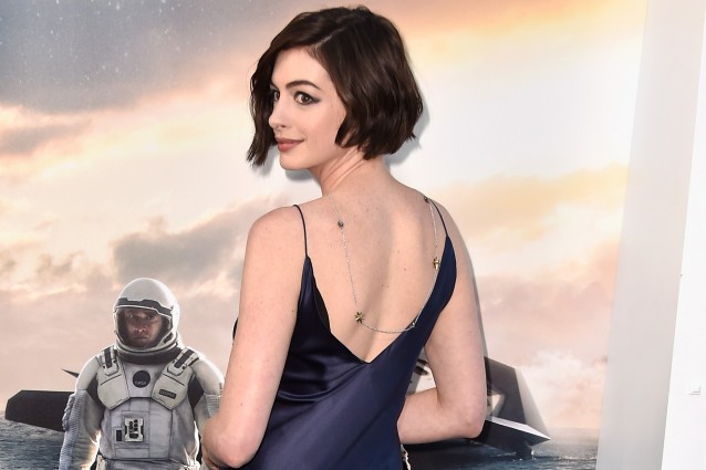 Collane "da schiena", la moda che spopola tra le star (FOTO)