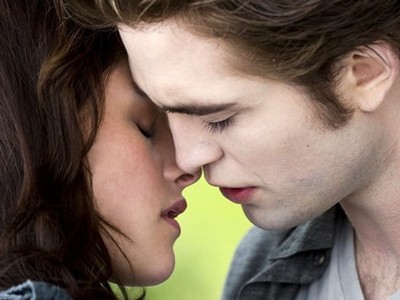 MTV stila ogni anno una lista delle coppie più amate, e sembra che nel 2010 una delle coppie più apprezzate sia quella formata da Robert Pattinson e Kristen Stewart