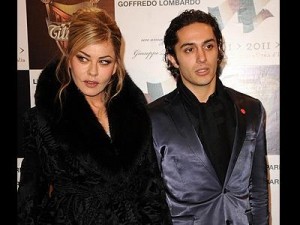 la Grimaldi e il suo nuovo giovane compagno.