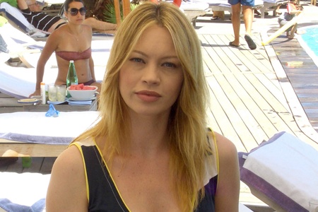 Anna Falchi e la figlia Alyssa al mare in Costa Smeralda