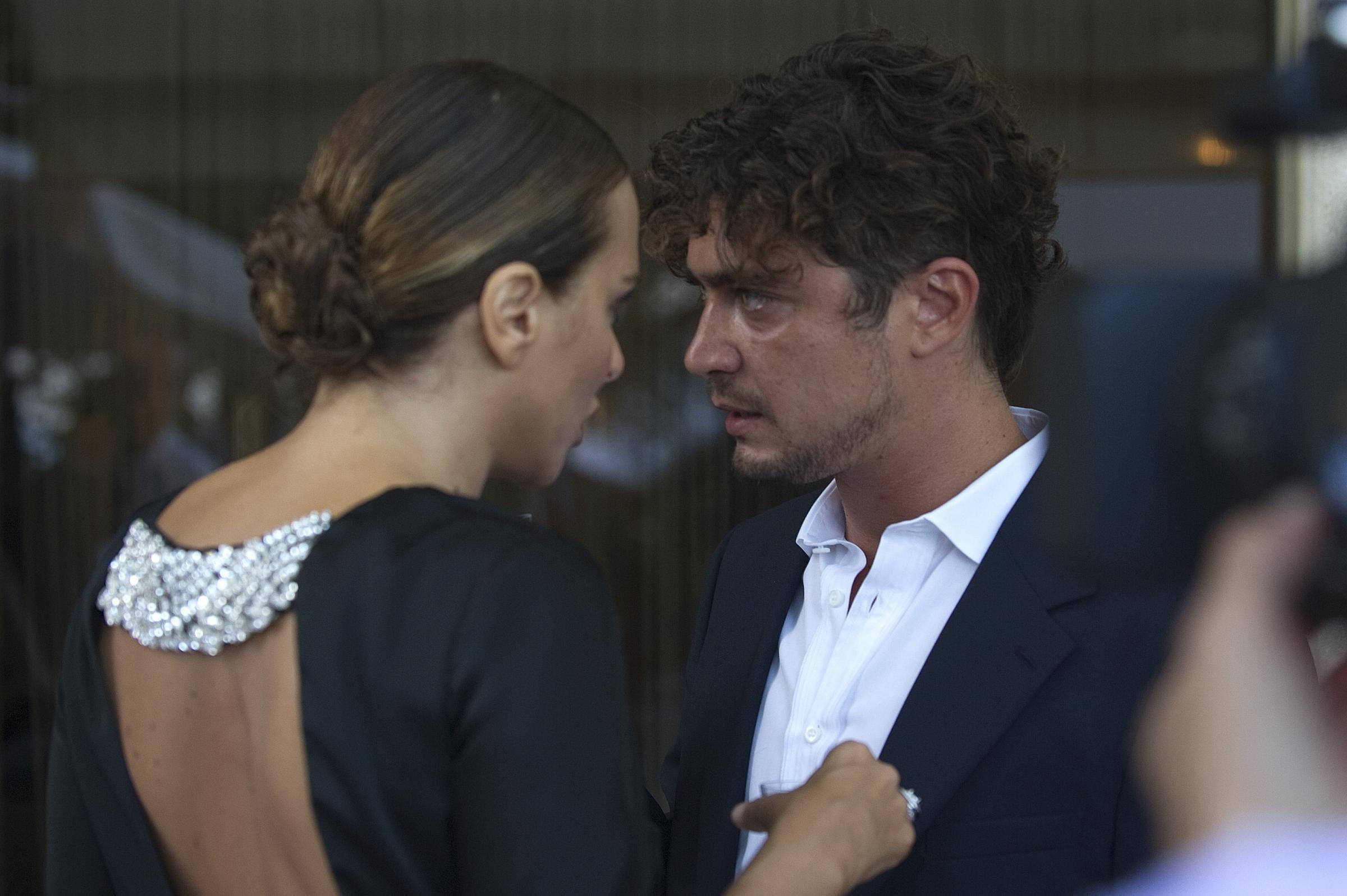 Riccardo Scamarcio e Valeria Golino litigano a Venezia Riccardo Scamarcio e Valeria Golino litigano a Venezia
