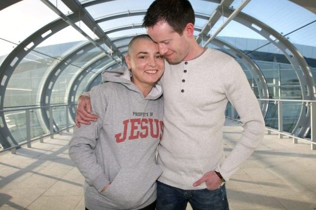 A nemmeno una settimana dall’annuncio del divorzio, la cantante irlandese Sinead O’ Connor ha deciso di fare marcia indietro e di tornare dal suo ex marito Barry Herridge