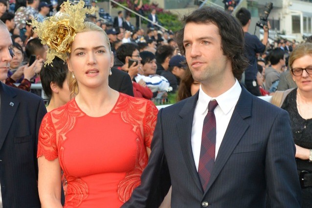 Cerimonia blindatissima a New York per Kate Winslet e Ned Rocknroll, sposi dopo appena 6 mesi di fidanzamento. L'attrice ha preso alla lettera il detto non c'è due senza tre, ed è alla ricerca della felicità con il terzo marito.