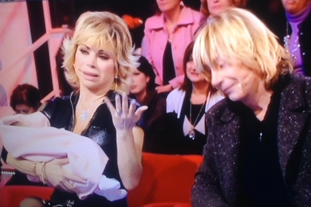 Valeria Marini madrina della figlia di Carmen Russo ed Enzo Paolo