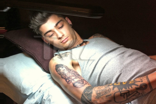Zayn Malik Si Tatua Il Volto Di Perrie Delle Little Mix Sul Braccio Foto