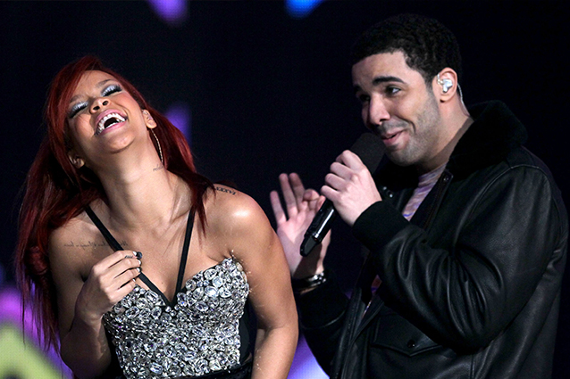 Rihanna e Drake hanno ormai sciolto ogni riserva visti i continui atteggiamenti in pubblico: manca solo l'ufficialità.