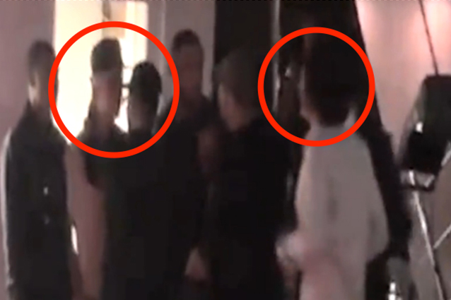 Orlando Bloom colpisce al volto Justin Bieber in un ristorante di Ibiza, tra i due non corre buon sangue per una vecchia storia di tradimenti. E Bieber a fine serata posta una foto dell'ex moglie di lui, Miranda Kerr, ma poi la cancella.