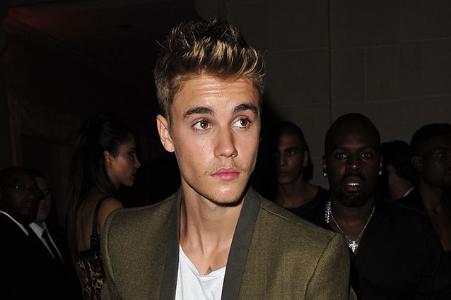 Forbes stila la top 10 delle star sotto i 30 anni più ricche del mondo: Bieber è in testa, superati gli One Direction che restano in seconda posizione. Taylor Swift è la prima donna con 75 milioni di dollari. Solo sesto posto per Miley Cyrus con 36 milioni.