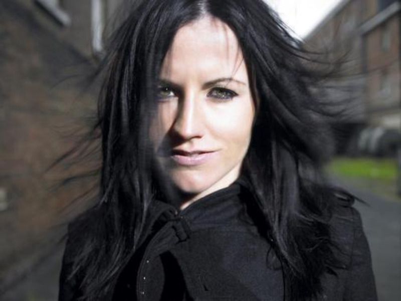 Dolores-O-riordan-the-cranberries-3023492-500-375