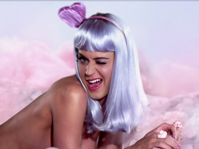 MTV EMA 2010 Ai Raggi X Katy Perry Con California Gurls Vince La mtv-ema-2010-ai-raggi-x-katy-perry-con-california-gurls-vince-la