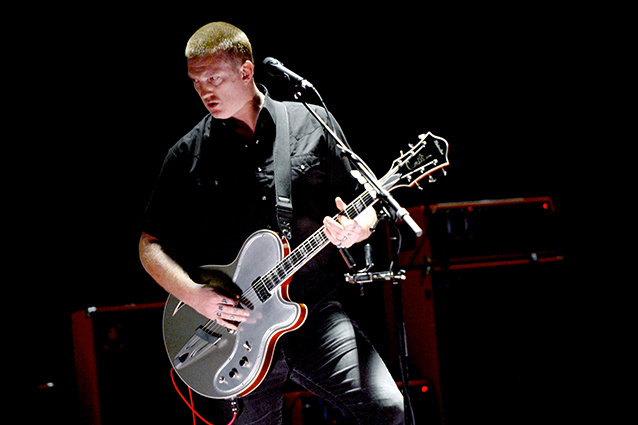 E' uscito "...Live Clockwork", il nuovo disco dei Queens Of The Stone Age, al quale ha collaborato anche Sir Elton John che ha detto un gran bene di Josh Homme & Co.: "Fanno il miglior rock degli ultimi 5-6 anni".