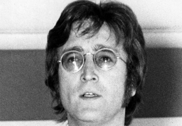 John Lennon e i suoi occhiali: ecco 9 cose che potresti conoscere sui  Teashades