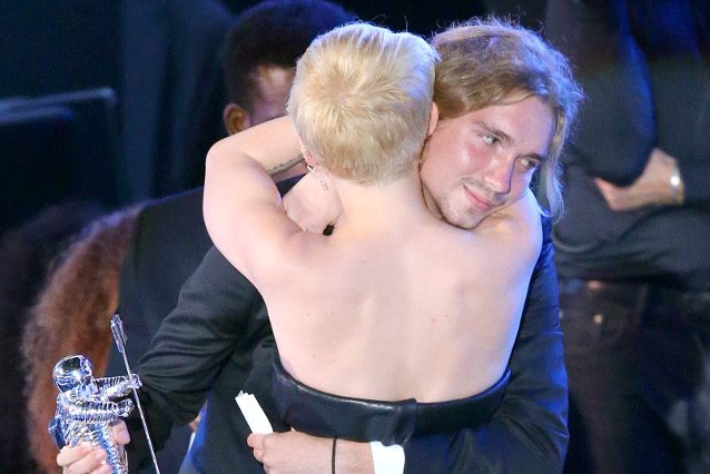 Miley-Cyrus-Jesse-Helt