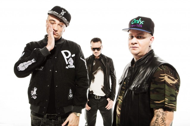 Club Dogo contro Sanremo: "E' roba vecchia, da fine carriera"