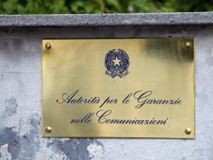 Agcom, De Magistris: "Il Comune metterà a disposizione i suoi locali"