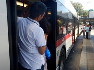 L’ennesima aggressione a un conducente Atac. Raggi: “Vergognoso, vicina a tutti gli autisti”