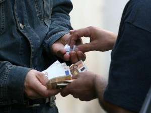 Prati, mamme detective fanno arrestare pusher al parco di via Pietro Pomponazzi