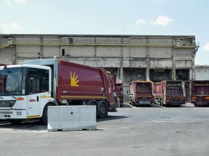 Rifiuti, reso pubblico il piano industriale di Ama. Il Pd: "2 miliardi di profitti per i privati"