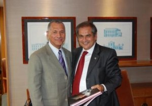 Il presidente della NASA, Charles Bolden (a sinistra) e il presidente dell'ASI, Enrico Saggese.