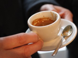 Bere caffè riduce la percentuale di suicidi