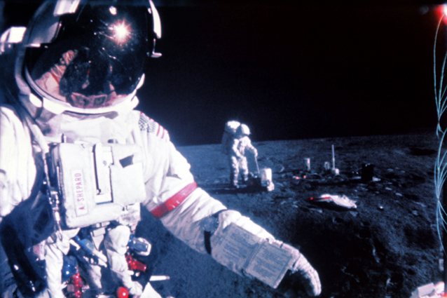 Febbraio 1971, Apollo 14 sulla Luna. Mitchell sullo sfondo, in primo piano Alan Shepard