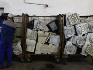 Assediati da rifiuti tecnologici: ognuno butta 7 chili di hi-tech all'anno