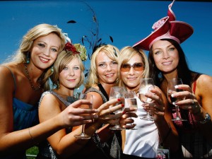 Un bicchiere di vino al giorno? Il cervello invecchia di 10 anni